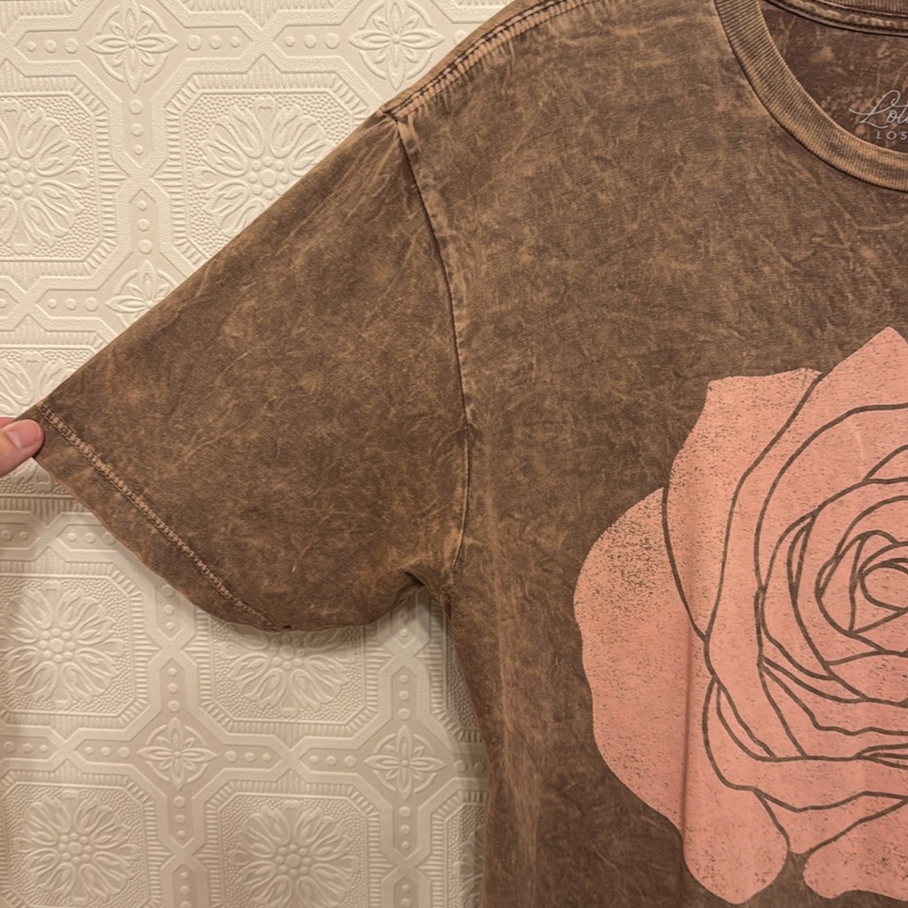 ⬇️⭐️ Pink Rose Graphic Tee Brown T-Shirt Vintage Fade Size Medium - Picture 4 of 7
